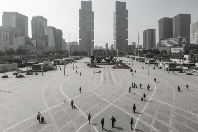 Piazza della stazione ferroviaria est di Zhengzhou, 2019, Zhengzhou, provincia dello Henan. Photo © Samuele Pellecchia