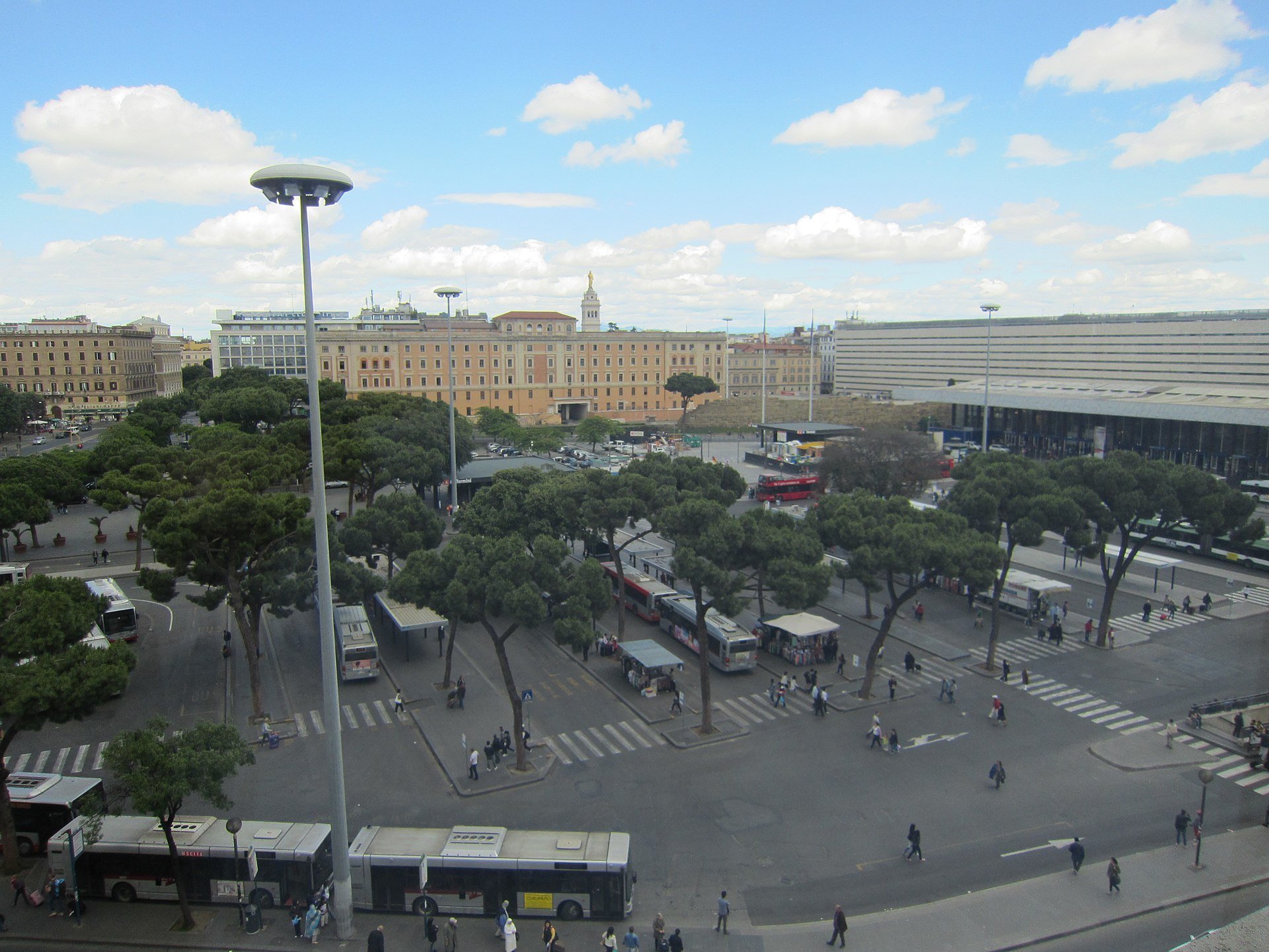 Pietro Scerrato, Piazza dei Cinquecento vista da Palazzo Massimo - Wikimedia Commons - CC BY 3.0