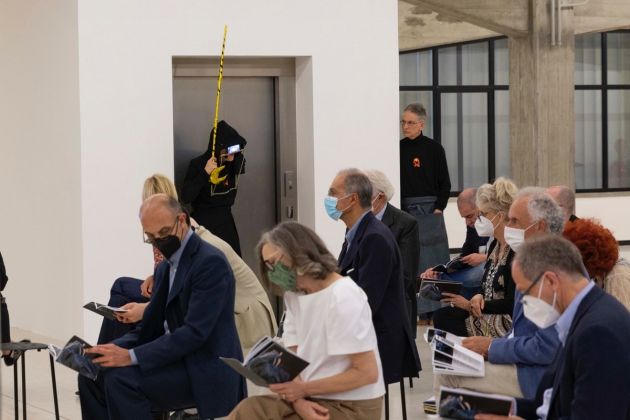 Prova generale del concerto performativo con il Maestro Mario Brunello e l’Atelier dell’Errore, courtesy Collezione Maramotti, Reggio Emilia, 2021