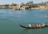 Rashad Salim, Female volunteers and students paddling Tarada on the Euphrates at Hit, 2019. 17. Mostra Internazionale di Architettura. Padiglione dell'Iraq. Venezia 2021