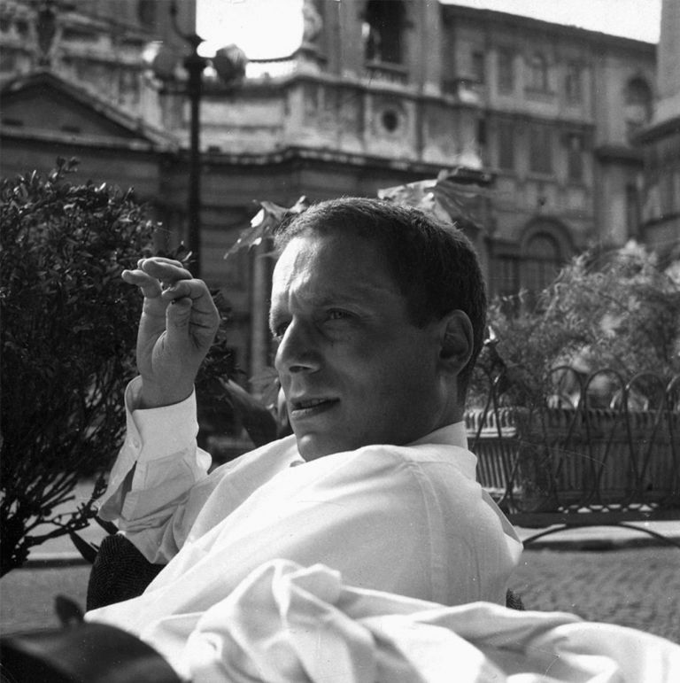 Robert Venturi a pranzo in piazza Navona negli anni in cui è borsista all’American Academy in Rome (1954-56). Courtesy The Architectural Archives, University of Pennsylvania, by the gift of Robert Venturi and Denise Scott Brown