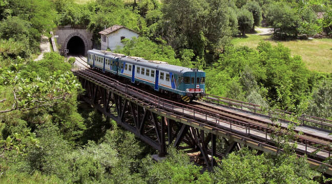 Arriva il Treno di Dante. Tour culturale su rotaie da Firenze a Ravenna