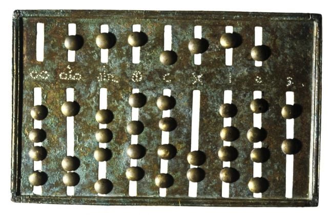 Abaco portatile a bottoni_Medagliere del Museo Nazionale Romano. Su concessione del Ministero della Cultura