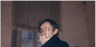 Alighiero Boetti nel suo studio a via del Pantheon, Roma 1993