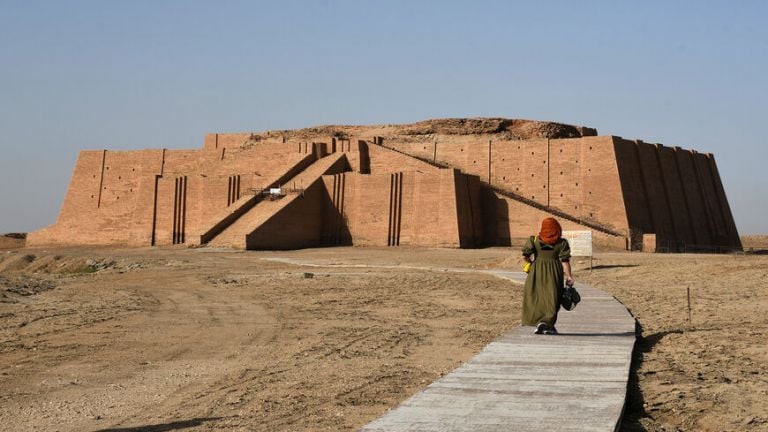 La Grande Ziggurat, massiccia costruzione sumera a gradini, in mattoni di fango, dedicata al dio della luna Nanna, 2100 a.C. nell'antica città di Ur, provincia di Dhi Qar, Iraq, 15 giugno 2020 - Asaad Niazi-AFP, Getty Images