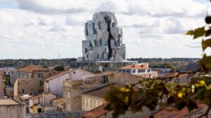 Luma Foundation: la torre di Frank Gehry ispirata a Van Gogh è il nuovo simbolo di Arles