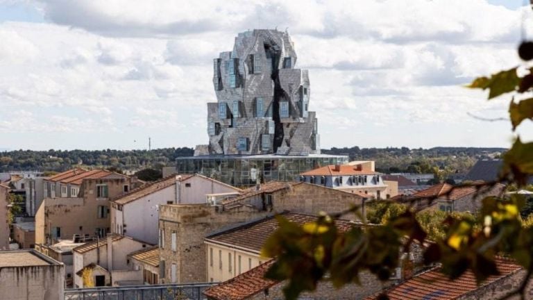 La torre di Frank Gehry nel Parc des Ateliers. Photo Adrian-Deweerdt