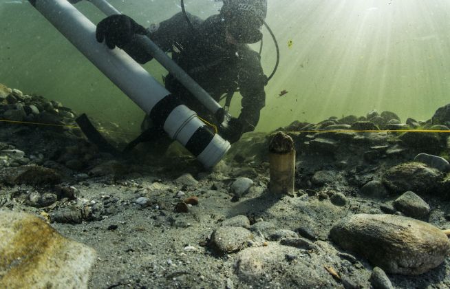 Indagini subacquee condotte dalla Soprintendenza e dal Comune di Varese all'Isolino Virginia nel 2021( foto ASPS Servizi Archeologici).