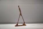 Alberto Giacometti, Homme qui marche II, 1960. Collection Fondation Giacometti © Succession Alberto Giacometti (Fondation Giacometti, Paris + ADAGP, Paris)
