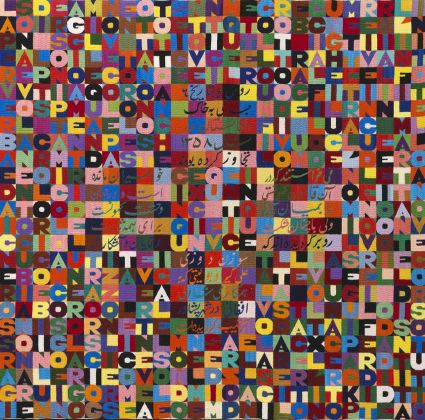 Alighiero Boetti, Seicentoventicinque lettere dai cento colori del mondo nel mese di marzo dellanno mille 1989 ricamo su tessuto cm 1017x1035.