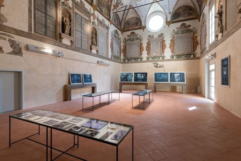 Andrea Chiesi, Natura Vincit, installation view at Sale di Cultura del San Paolo, Modena 2021. Photo © Rolando Paolo Guerzoni