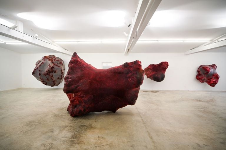 Anish Kapoor. Exhibition view at Commanderie de Peyrassol, Flassans sur Issole 2021. Courtesy the artist & Galleria Continua. Photo © Christophe Goussard