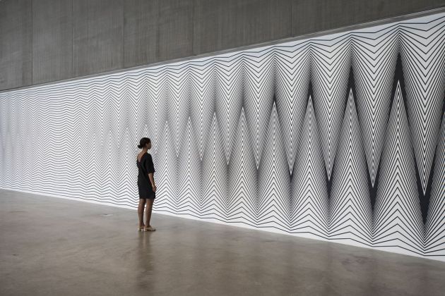 Claudia Comte, Electric Burst (Lines and Zigzags), 2018. Installation view at Contemporary Art Museum, St. Louis 2018. Photo Dusty Kessler. Courtesy the artist & Contemporary Art Museum St. Louis