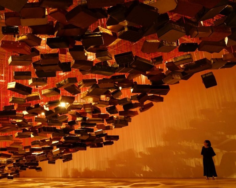 Chiharu Shiota, Accumulation. Searching for Destination, Mori Art Museum, 2019 © Quantumlars