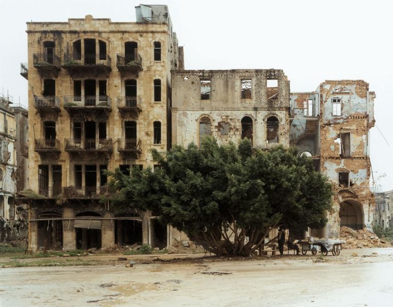 Gabriele Basilico, Beirut 1991. Pure pigmented print. E.815, 104×132 cm. Courtesy Studio la Città – Verona