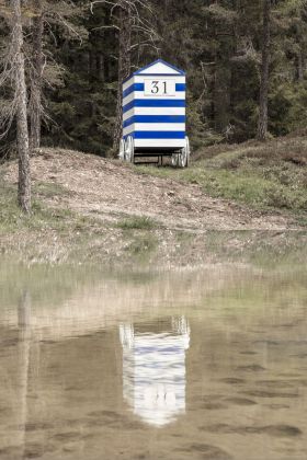 Giacomo Savio, Blu delle Dolomiti, 2021, installazione ambientale, location Tru di Lêc. Photo credit Gustav Willeit
