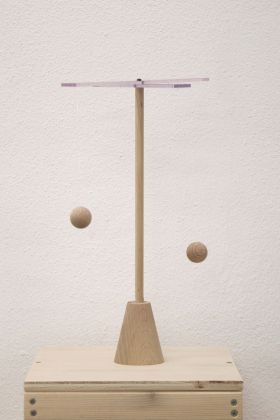 Giulia Fumagalli, Cerchi di cielo, Rea, 2019, legno, plexiglas e filo