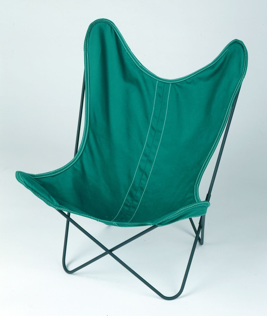 Grupo Austral, Hardoy Chair, 1938, prod. Artek Pascoe. Collection MAMC+. Photo © Yves Bresson MAMC+