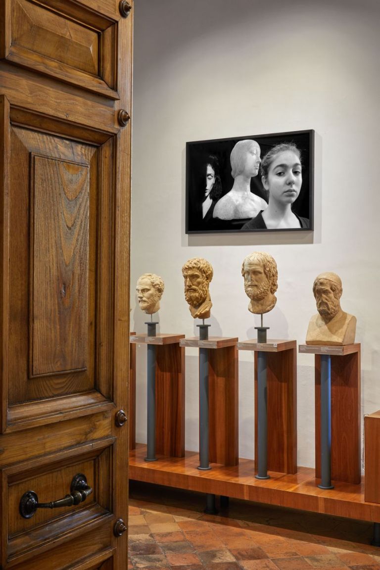 La Vita Nova. Letizia Battaglia. Exhibition view at Museo Barracco, Roma 2021. Photo Simon d'Exéa