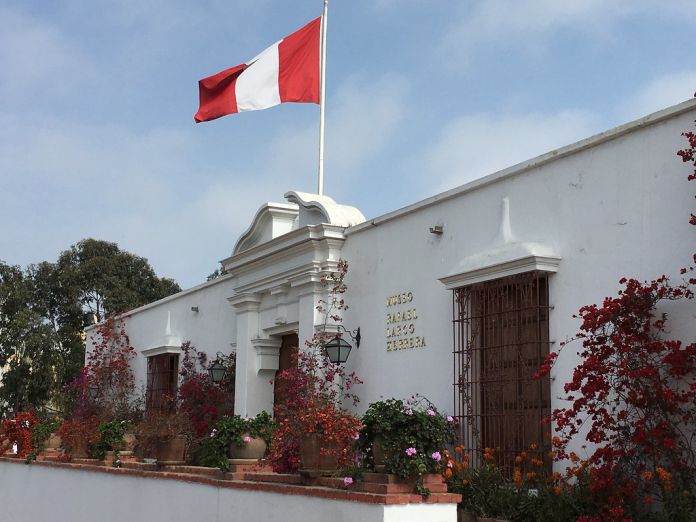 La facciata del Museo LARCO di Lima
