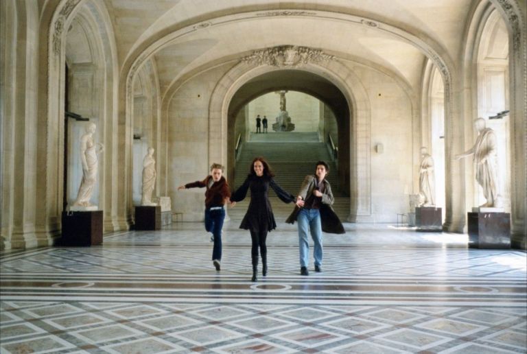 La scena della corsa nel Louvre nel film The Dreamers (2003) di Bernardo Bertolucci