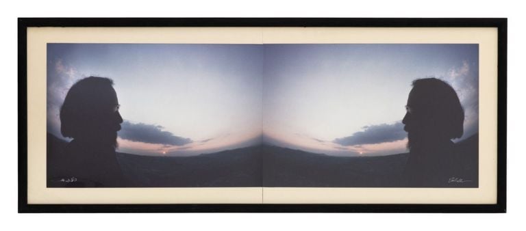 Luca Maria Patella, Autofoto al tramonto speculare (altra ora), 1975, autofoto camminante sbadata, stampa Cibachrome © Luca Maria Patella, courtesy Fondazione Morra, Napoli