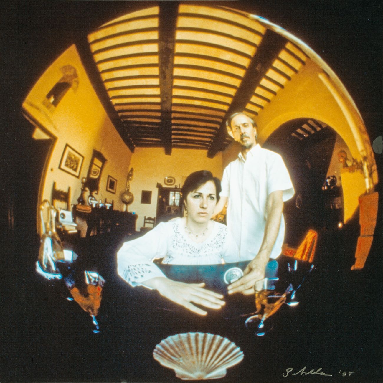 Luca Maria Patella, Gli Arnolfini – Mazzola at Madmonutain, 1980 (1985), autoscatto fish eye, stampa digitale da diacolor © Luca Maria Patella, courtesy Galleria Il Ponte, Firenze