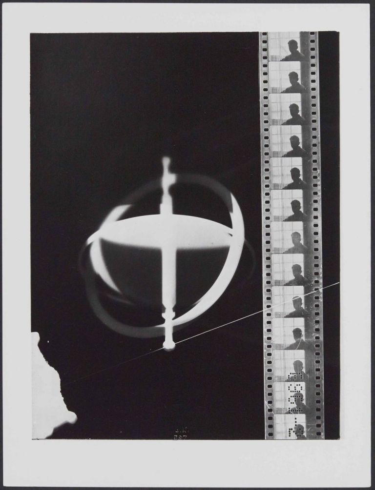 Man Ray, Rayogramme, toupie et pellicule, 1921-22 © Paris, BnF © Man Ray 2015 Trust - Adagp, Paris 2020
