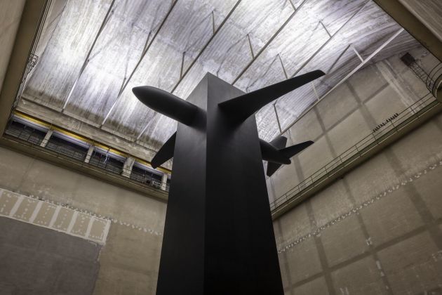 Maurizio Cattelan, Blind, 2021. Installation view at Pirelli HangarBicocca, Milano 2021. Courtesy l’artista, Marian Goodman Gallery & Pirelli HangarBicocca, Milano. Photo Agostino Osio