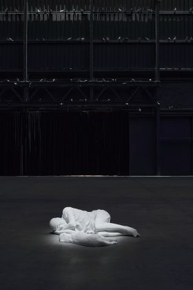 Maurizio Cattelan. Breath Ghosts Blind. Exhibition view at Pirelli HangarBicocca, Milano 2021. Courtesy l'artista & Pirelli HangarBicocca, Milano. Photo Agostino Osio