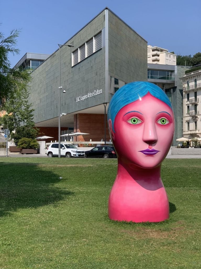 Nicolas Party, Head, 2019, acrilico e olio su vetroresina, LAC, Lugano