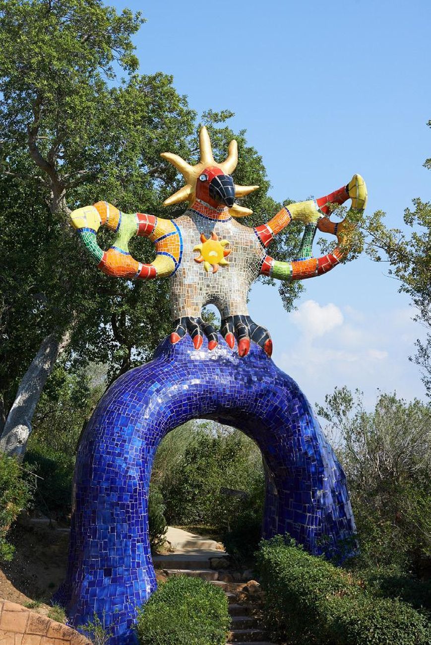 Niki de Saint Phalle, Il Giardino dei Tarocchi. Il Sole, carta n. XIX.   Fondazione Il Giardino dei Tarocchi _ 2020 _ Adagp, Paris. Photo Peter Gränser 