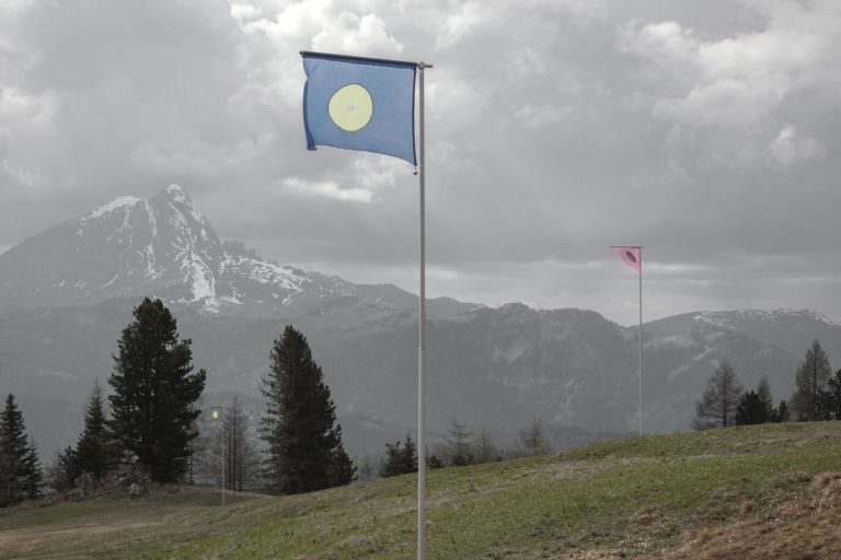 Notta Caflisch, Nation State or State of a Nation, 2021, installazione ambientale, location La Crusc. Photo credit Gustav Willeit