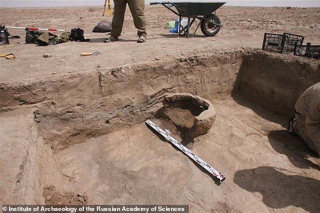 Russian archaeologists in southern Iraq have uncovered evidence of a settlement from 4000 years ago including a temple wall and an ancient port for ships to anchor Scavo archeologico in Iraq porta alla luce una città di 4000 anni