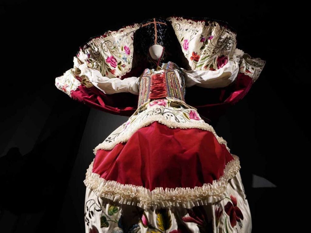 Fra archeologia e moda. La mostra allestita da Antonio Marras a Sassari