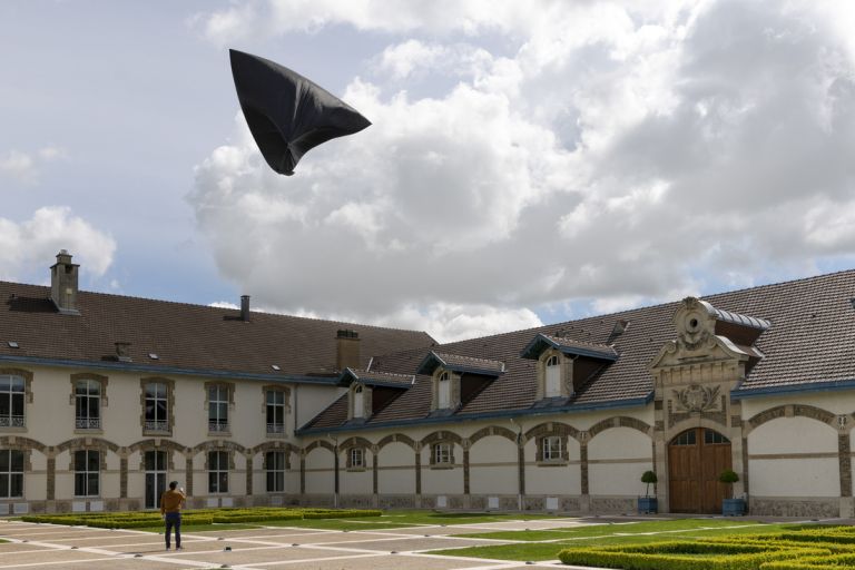 Tomas Saraceno, Maison Ruinart, Areocene, 2021, ph DARIO LAGANA