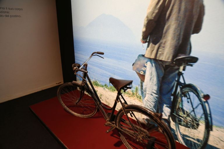 Troisi poeta Massimo. Exhibition view at Castel dell'Ovo, Napoli 2021. Photo Mario Occhiobuono