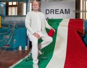 La bandiera italiana riciclata a Tokyo2020. Intervista a Giovanni Bonotto