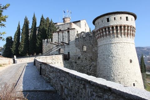 Brescia, cinta trecentesca con ingresso dotato di doppio ponte levatoio ph Marco Assini, via Wikipedia