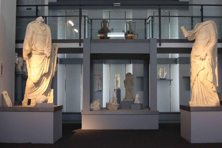 Complesso statuario Museo Archeologico Centuripe bassa
