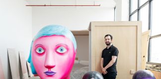Nicolas Party nel suo atelier. Photo Axel Dupeux. Courtesy l’artista e Hauser & Wirth © Nicolas Party