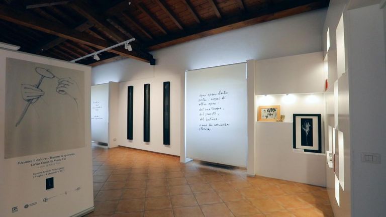 Ricucire il dolore – Tessere la speranza. La “Via Crucis” di Maria Lai. Exhibition view at Cantina Antichi Poderi, Jerzu 2021