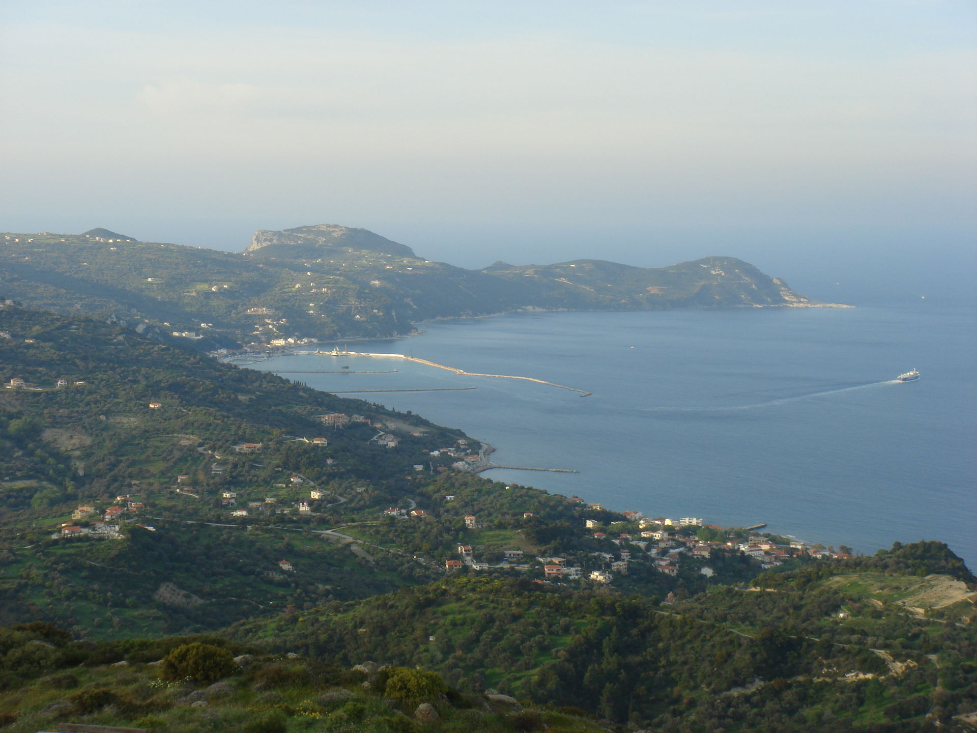 Thaliapap, View of Kymi, Euboea, Greece - Fonte Wikipedia CC BY-SA 3.0