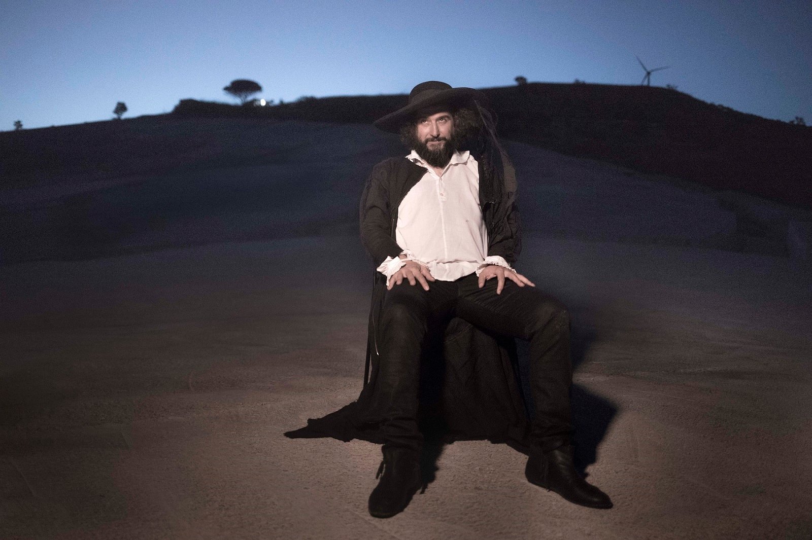 Vinicio Capossela, ritratto sul Grande Cretto. Photo ©Pietro Leone