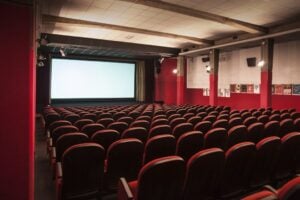 Aumenta la capienza di cinema e teatri, nessuna restrizione per i musei: l’ultimo parere del CTS