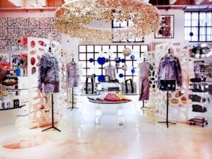 30 anni di 10 Corso Como a Milano. Il primo luogo che ha messo insieme arte, moda, design