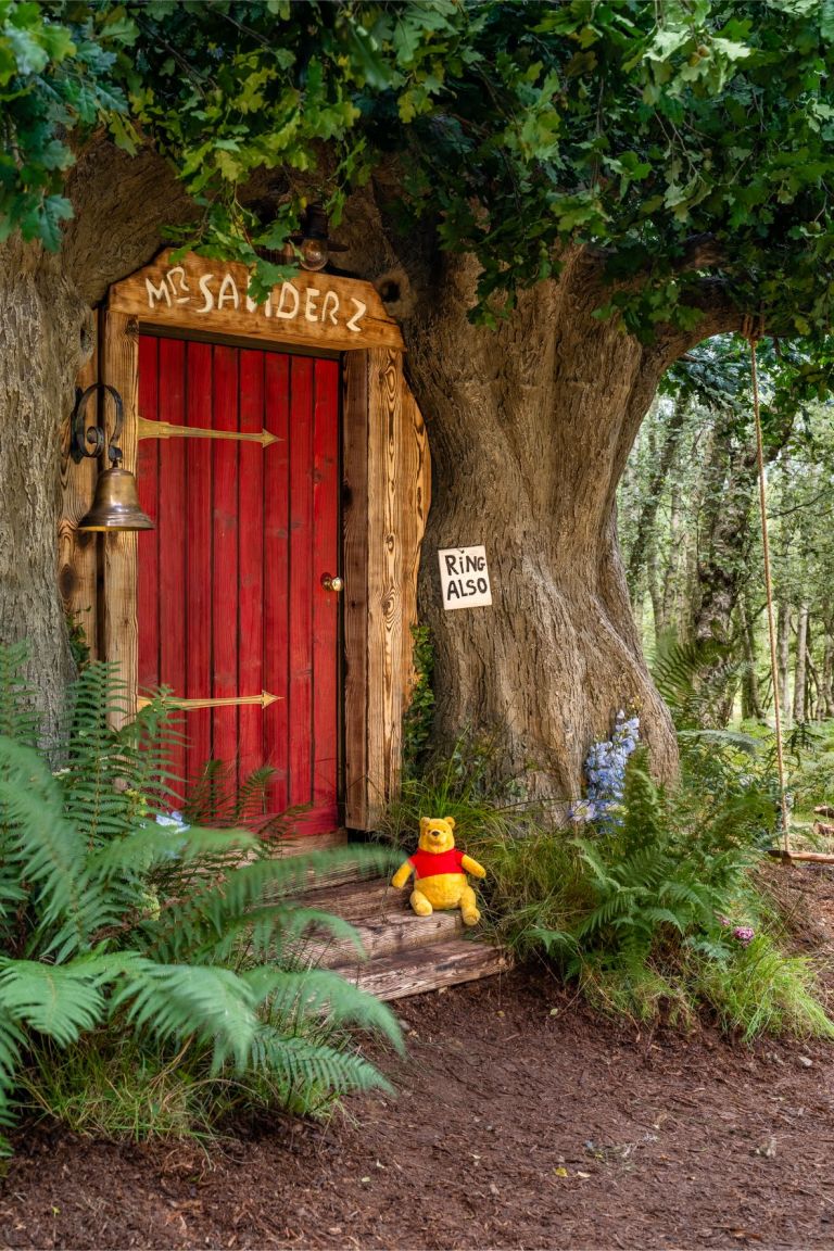 13 Winnie the Pooh Entrance 3 Airbnb CREDIT Henry Woide La casa di Winnie The Pooh esiste e ci si può dormire