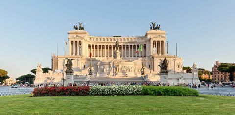 Piazza_Venezia_-_Il_Vittoriano, Photo by Paolo Costa Baldi. License GFDL CC-BY-SA 3.0 