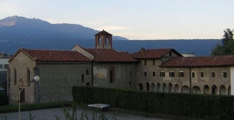 Chiesa_San_Bernardino_Ivrea_intera, ph Dzag, fonte Wikipedia