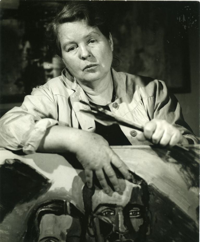 Alice Neel nel suo studio a New York, 1960 ca. © The Estate of Alice Neel, Bilbao, 2021